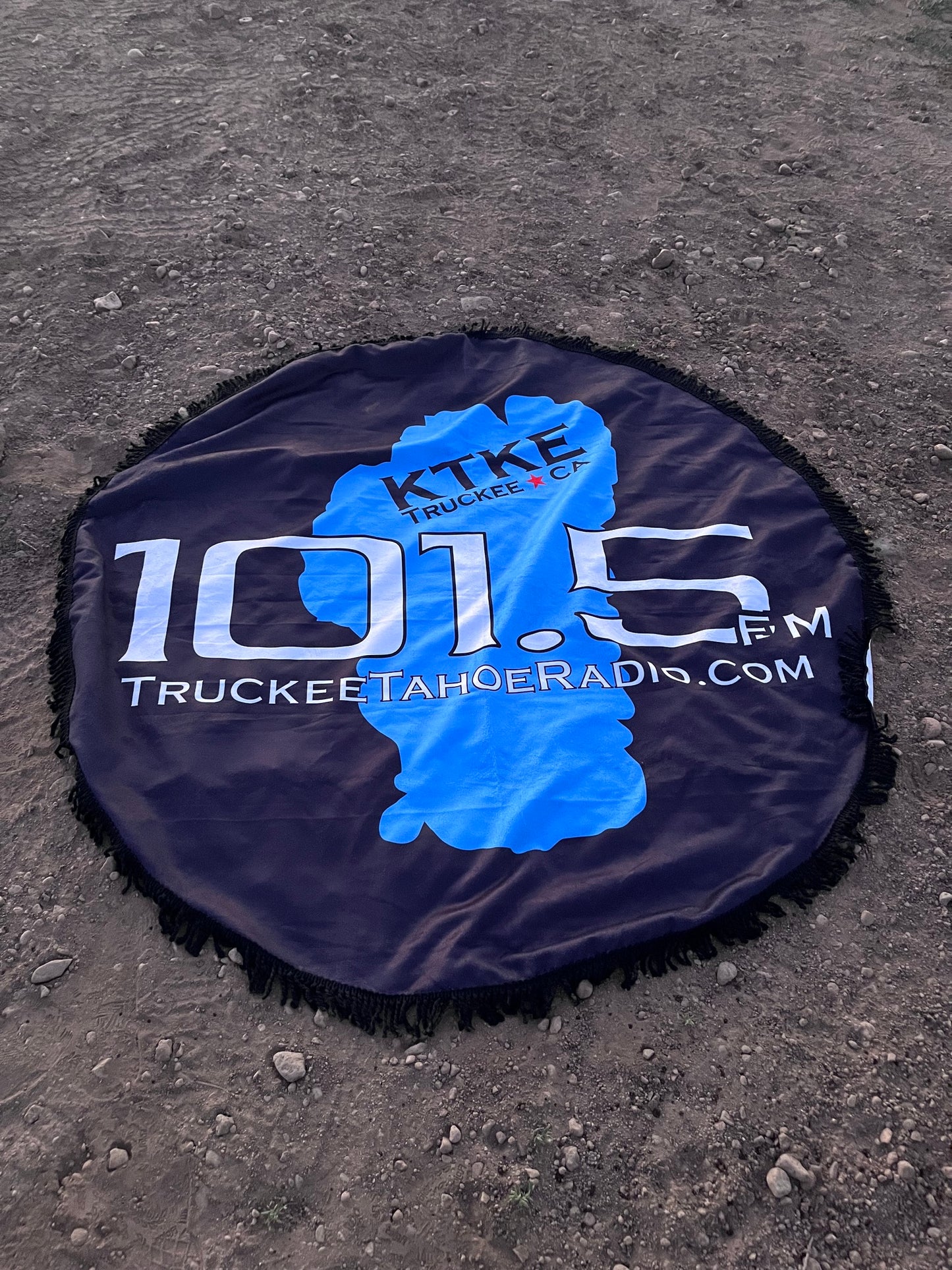 60" 101.5 Lake Tahoe Round Towel
