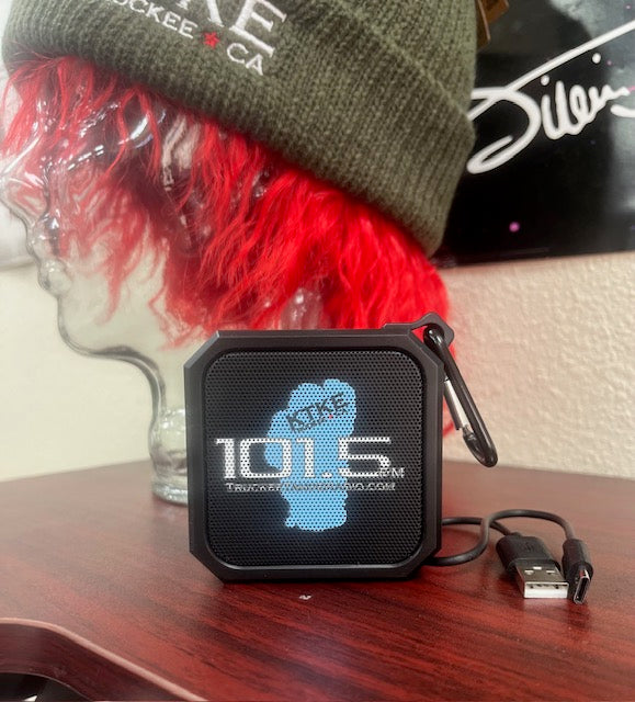 *NEW* Waterproof Bluetooth speaker with Carabiner