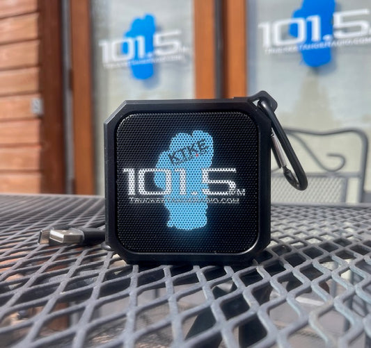 *NEW* Waterproof Bluetooth speaker with Carabiner